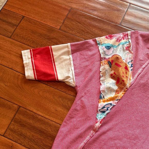 Round Neck Red Striped Floral Colorblock Patwork Oversized Tshirt Size Medium - Picture 8 of 13